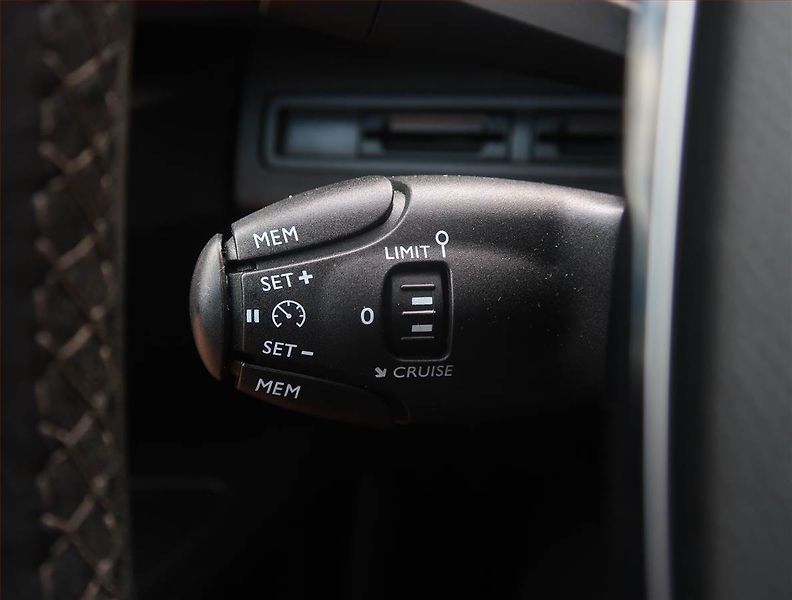 Peugeot 3008 (2020) Allure Pack 1.5 BlueHDi - fotka 17 z 21