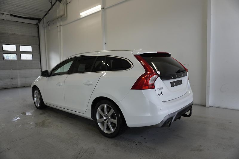 Volvo V60 2.0 T6  AWD R-DESIGN AUTOMAT - fotka 7 z 33