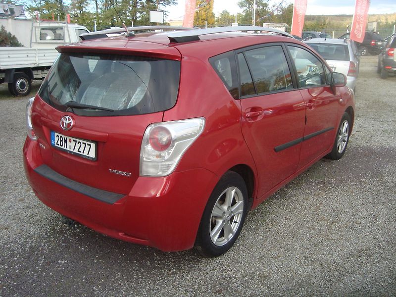 Toyota Verso (2011) 2,0D - fotka 3 z 18