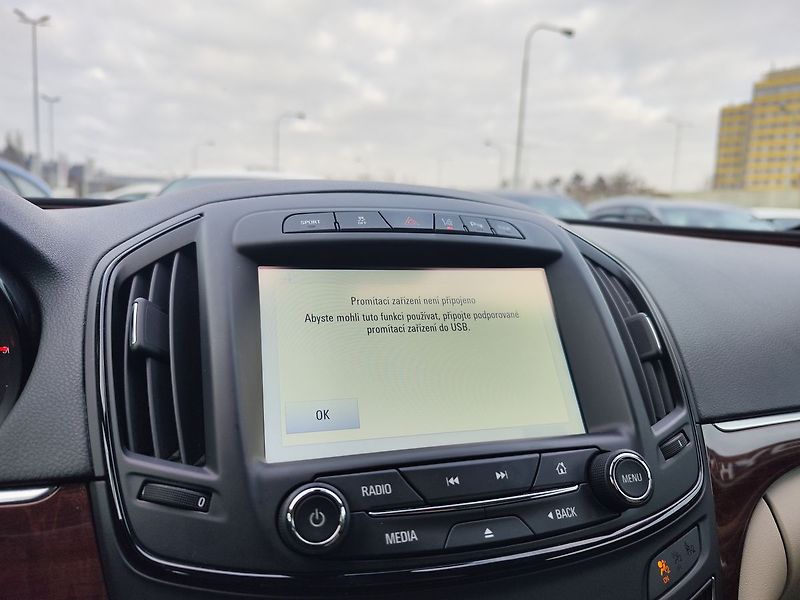 Opel Insignia 2.0 CDTI/125kW Sports AT  4x4 - fotka 19 z 33
