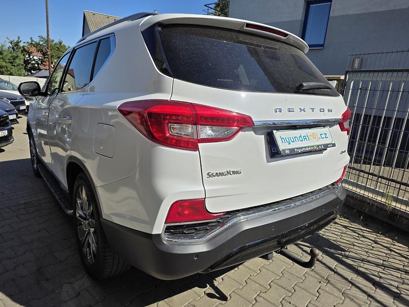 SsangYong Rexton 2.2-4x4-TAŽNÉ 3t-AUTOMAT - fotka 9 z 14