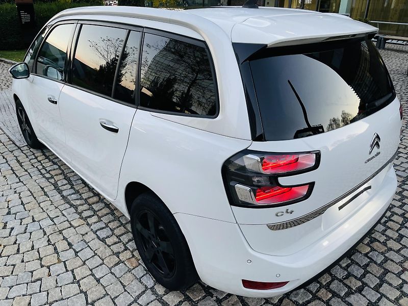 Citroën Grand C4 Picasso 2.0HDi MANUÁL 7MÍST KAMERY 360 - fotka 18 z 52