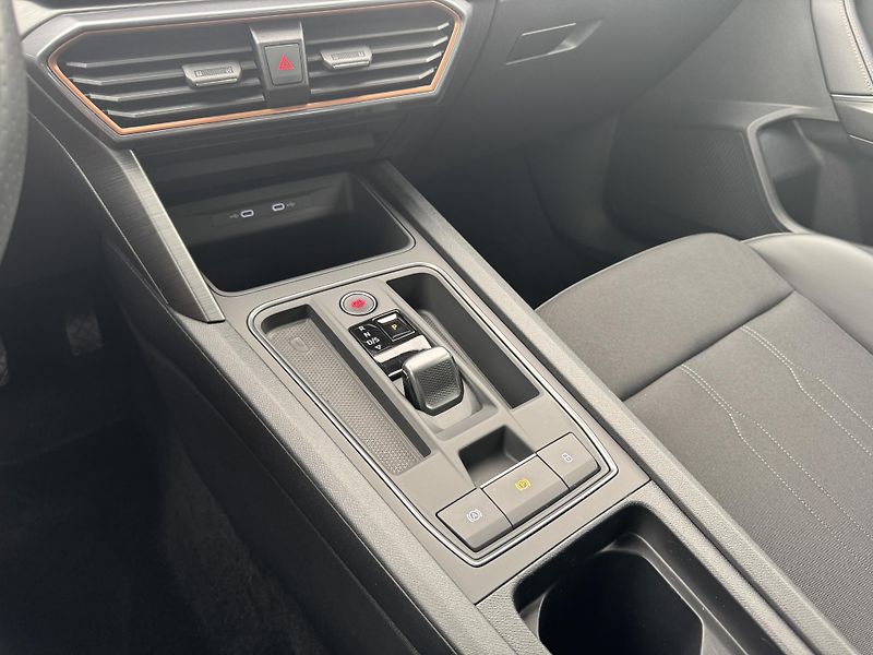 Cupra Formentor 1.5Tsi*1-MAJ*ACC*LED*DPH*CZ* - fotka 26 z 47