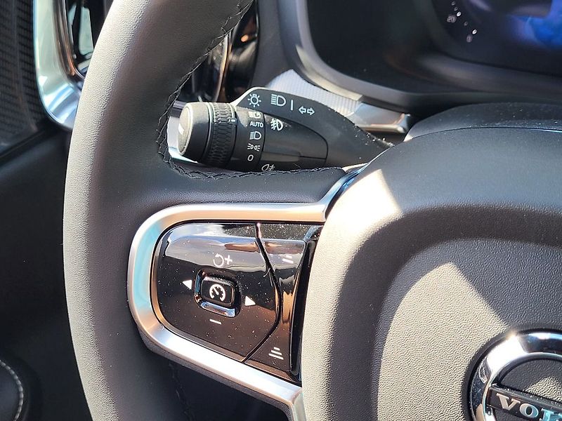 Volvo V60 PLUS DARK B4 FWD 145 kW - fotka 22 z 37