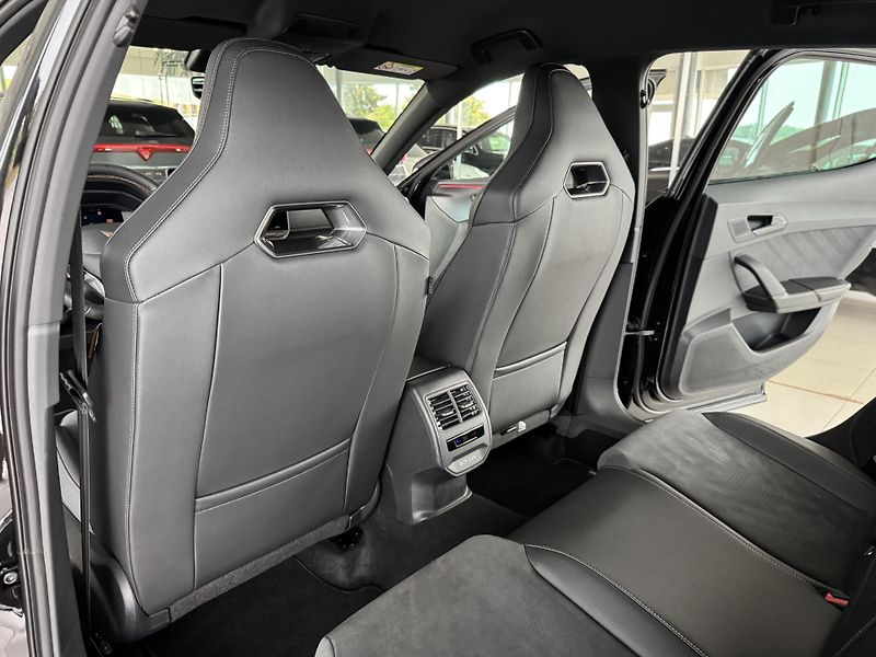Cupra Formentor 2,0TSI VZ 333*4x4*KeyLess*Tažn - fotka 17 z 41