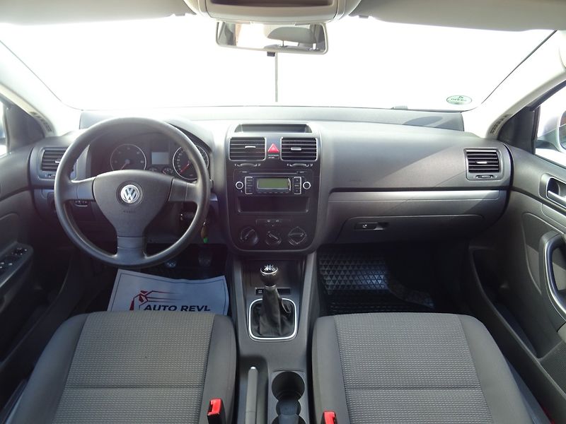 Volkswagen Golf (2009) 1.9TDi,77kW,S.kniha - fotka 14 z 22