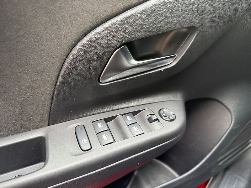 Opel Corsa Ultimate 50kWh REZERVACE - fotka 31 z 36