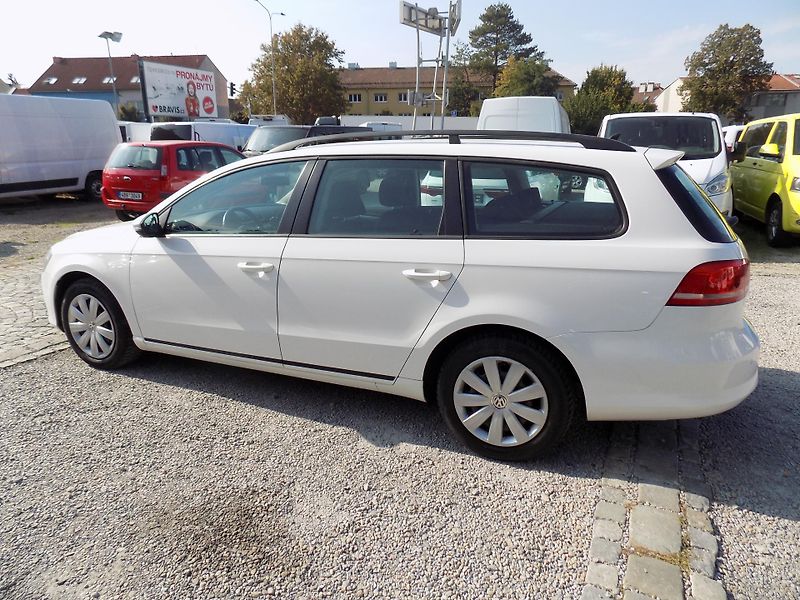 Volkswagen Passat 1,4 TSI 90 KW AUTOKLIMA VÝHŘEV - fotka 14 z 42