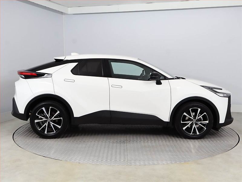 Toyota C-HR (2024) 1.8 Hybrid - fotka 6 z 21