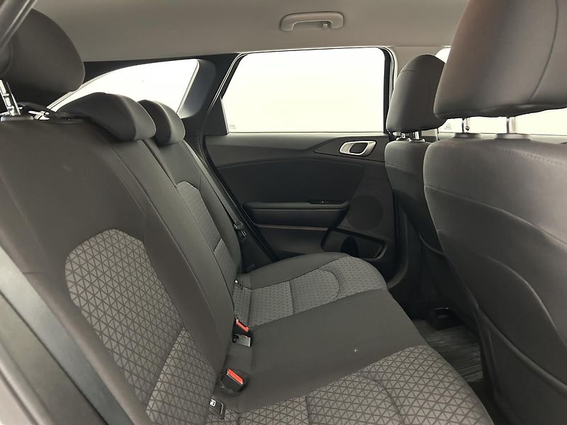 Kia Ceed 1.5 T-GDI SPIN - fotka 17 z 23