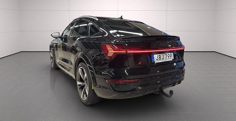 Audi SQ8 e-tron Sportback quattro Tažné - fotka 7 z 27