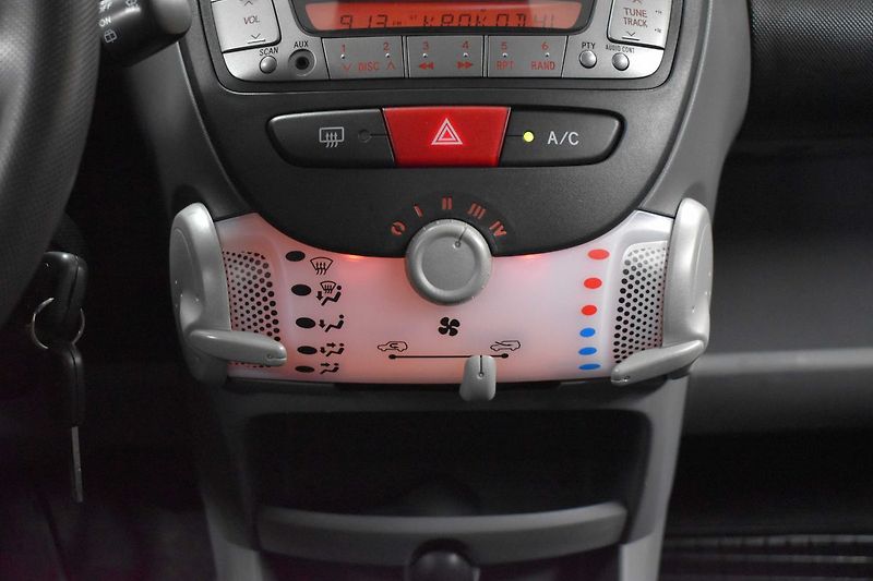 Toyota Aygo 1.0 VVT-i Terra Cool*KLIMA*ČR* - fotka 23 z 36
