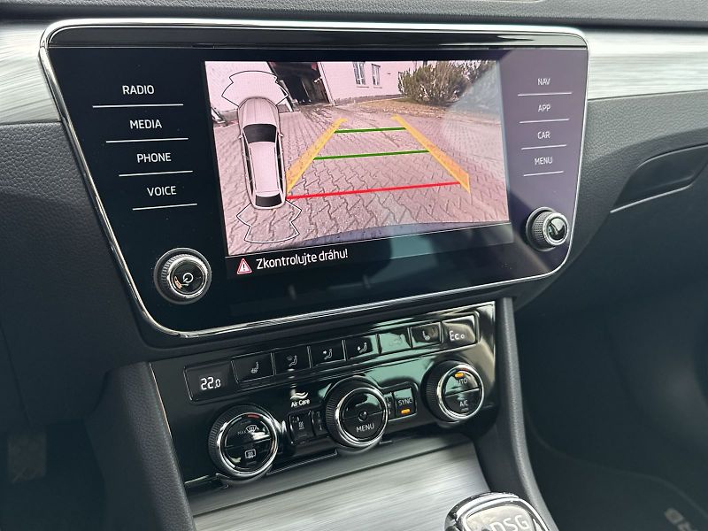 Škoda Superb (2020) Combi 1.4 TSI iV DSG Ambition - fotka 19 z 35