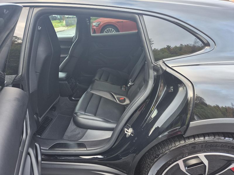 Porsche Taycan Cross Turisno 4S 93kWH  93,7% - fotka 10 z 47