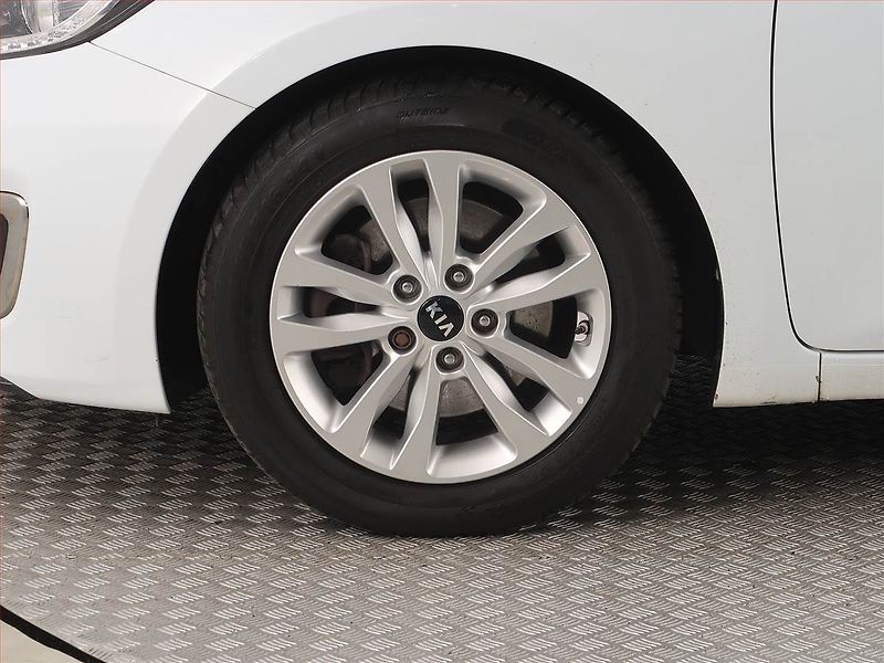 Kia Ceed (2016) Gold 1.6 GDI, Serv.kniha, Navi - fotka 15 z 17