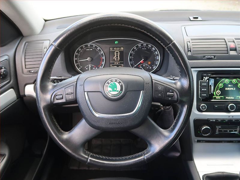 Škoda Octavia (2011) 1.6 TDI, Navi, Tempomat - fotka 17 z 17
