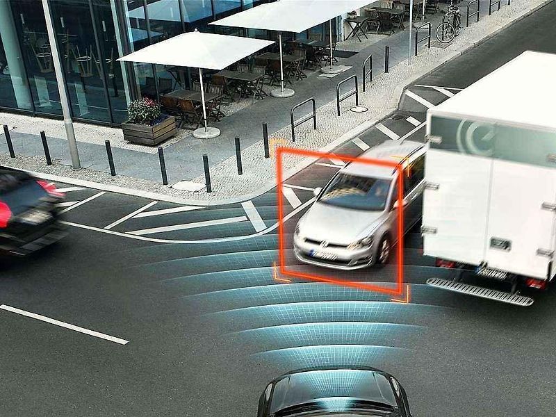Nové Volvo XC90 dá samo přednost při odbočování vlevo.