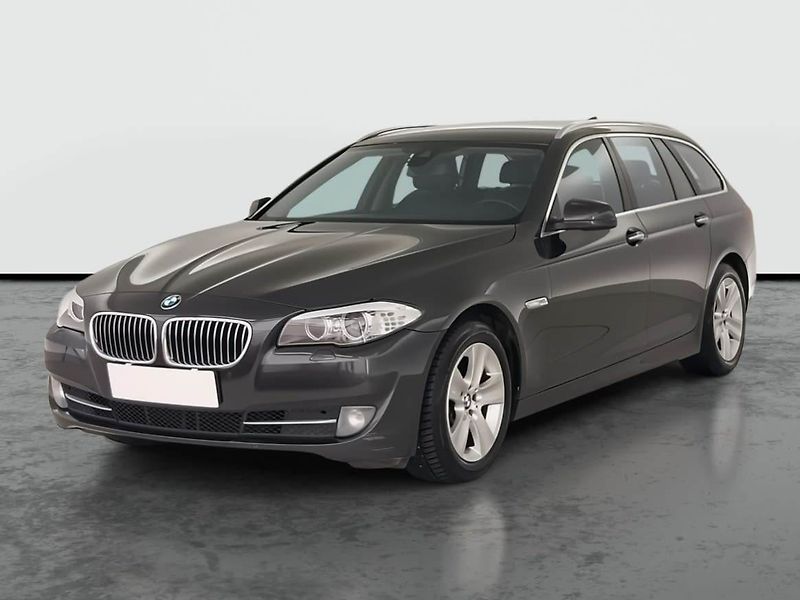 BMW Řada 5 (2013) 520d, Navi, Xenony, Tempomat - fotka 2 z 21