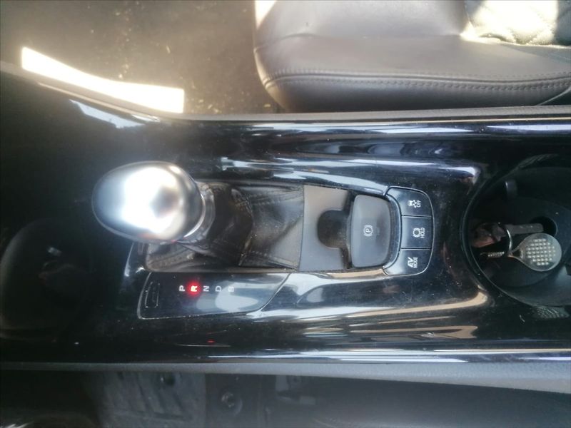 Toyota C-HR 1,8 i 72kw Hybrid e-CVT - fotka 12 z 29