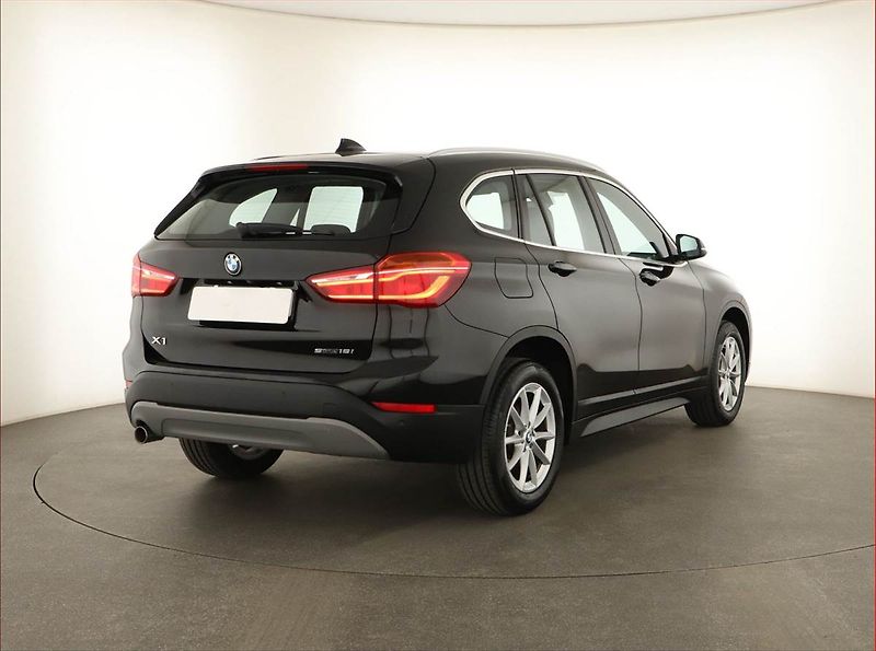 BMW X1 (2019) sDrive18i, Automat, Serv.kniha - fotka 5 z 19