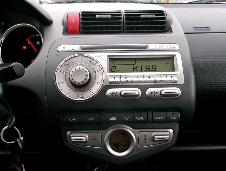 Honda Jazz (2005) 1,3i - ZADÁNO - fotka 18 z 27
