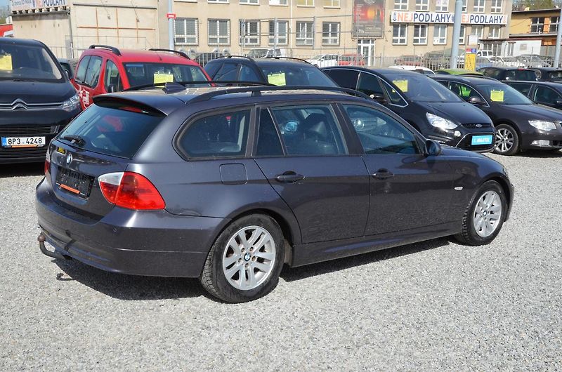 BMW Řada 3 (2007) 320d Touring 110kW / TAŽNÉ - fotka 6 z 30
