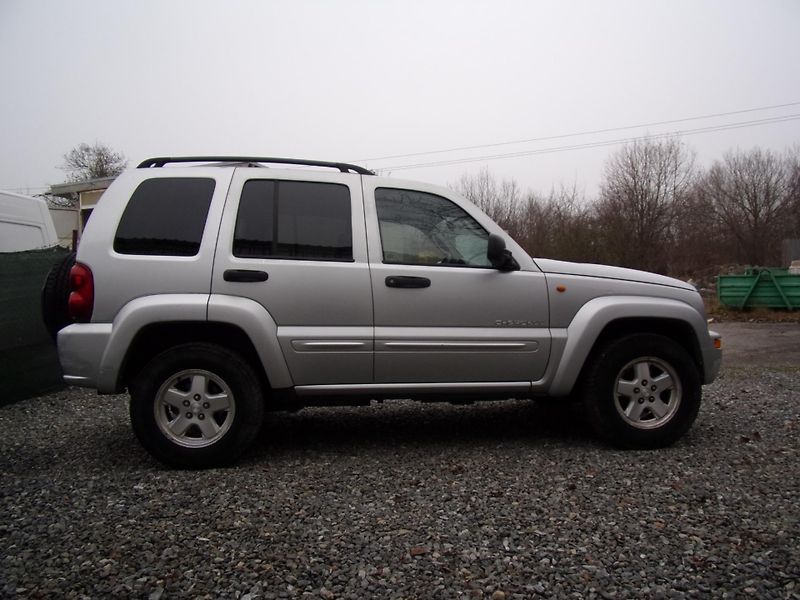 Jeep Cherokee (2004) 2.5 CRD 105kW 4X4  BEZ KOROZE - fotka 4 z 23