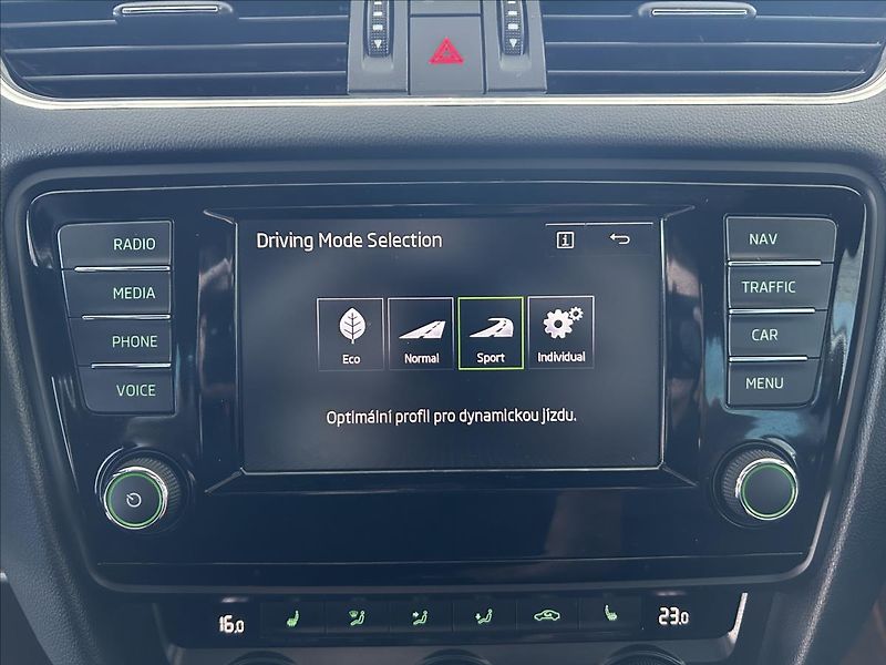 Škoda Octavia 2,0   TSI,RS,CHALLENGE,1.MAJIT - fotka 23 z 32