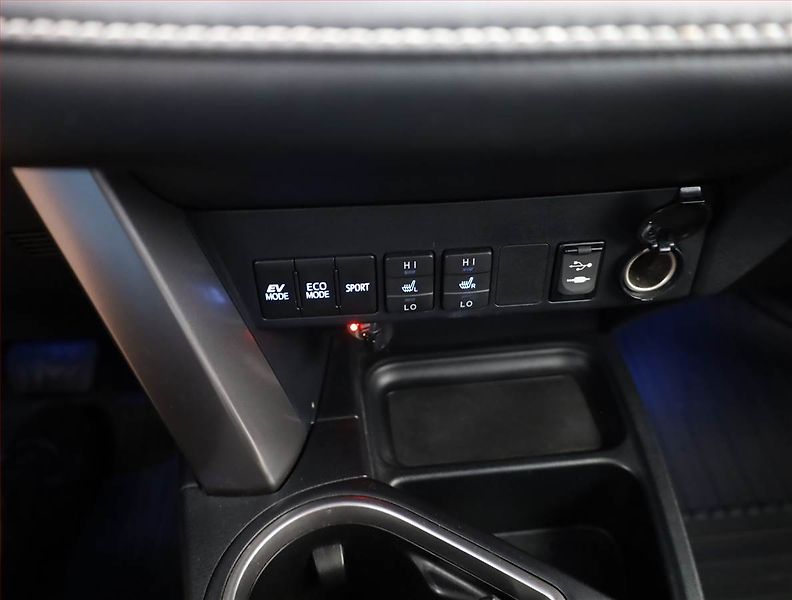 Toyota RAV4 (2017) 2.5 Hybrid - fotka 14 z 17