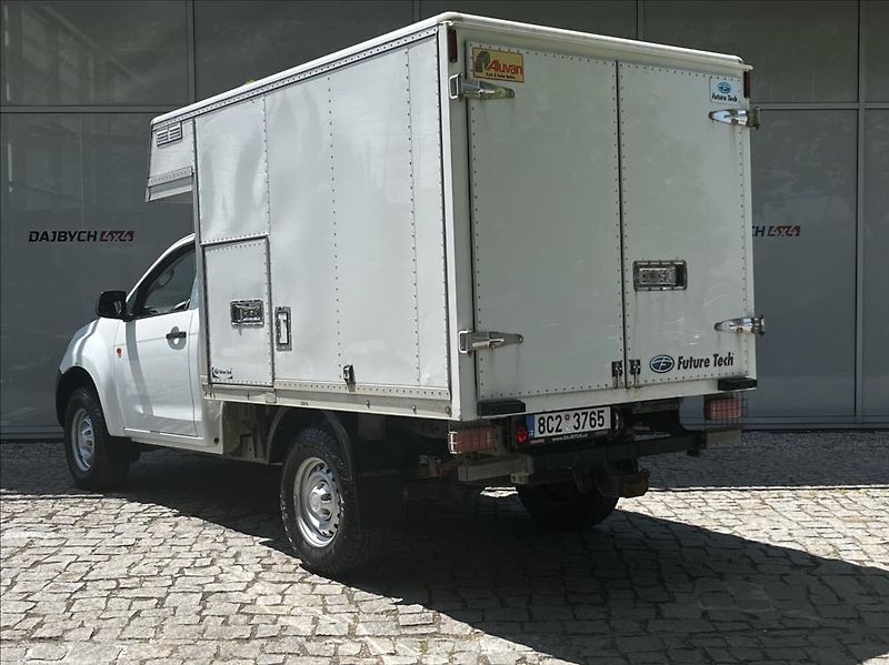 Isuzu D-Max 1,9 SC skříň  6 M/T L 4x4 - fotka 7 z 31