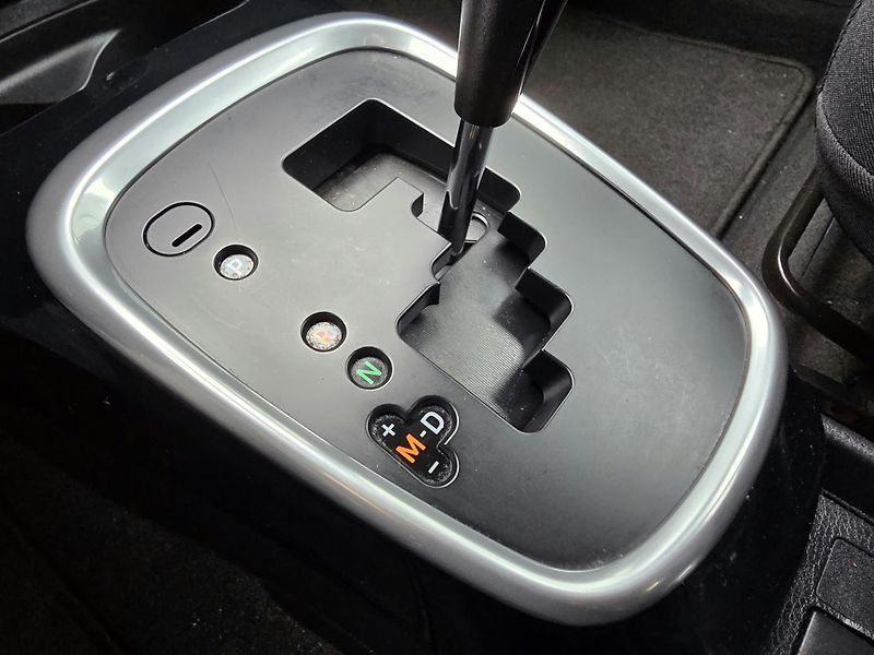 Toyota Yaris 1.5-AUTOMAT-SELECTION EDICE - fotka 20 z 22