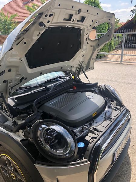 Mini Ostatní (2021) Cooper SE, certifikát baterie - fotka 21 z 27