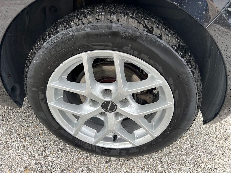 Peugeot 308 1.6 HDI - fotka 12 z 14