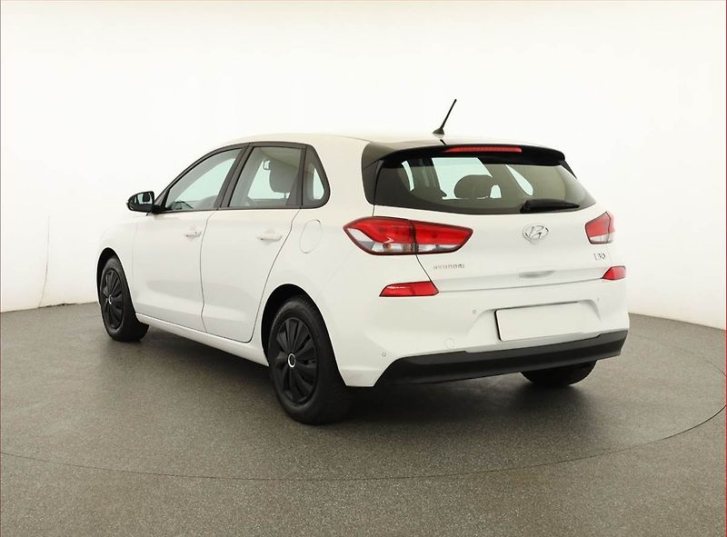 Hyundai i30 (2018) 1.0 T-GDI, Tempomat - fotka 4 z 16