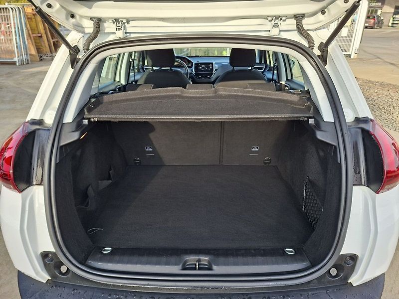 Peugeot 2008 1,2 PT 110k M5 2.MAJ - fotka 5 z 23