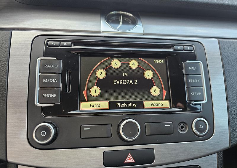 Volkswagen Passat 2.0 TDI 103kW,TEMPOMAT,SERVIS - fotka 25 z 50
