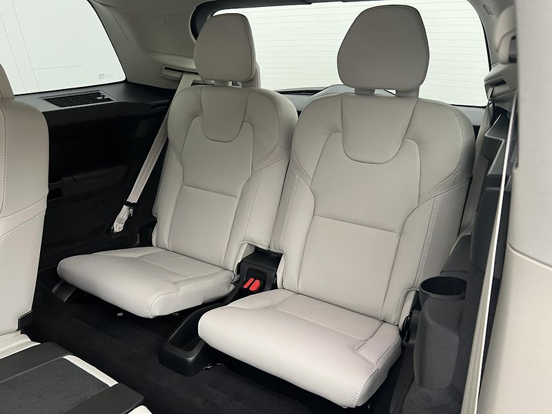 Volvo XC90 (2026) B5 AWD DARK PLUS AUT - fotka 6 z 47
