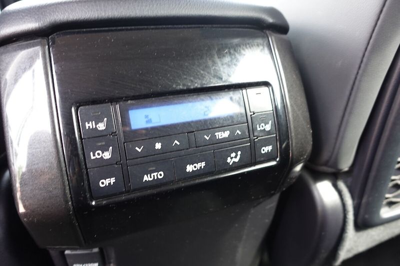 Toyota Land Cruiser 2.8 D-4D Executive Family 7mís - fotka 28 z 38