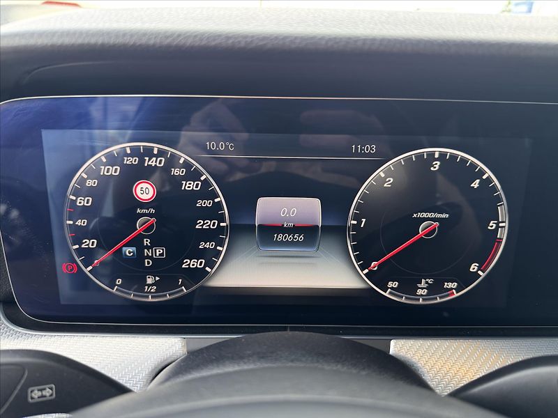 Mercedes-Benz Třídy E E 220d 4M All-terrain - fotka 9 z 33