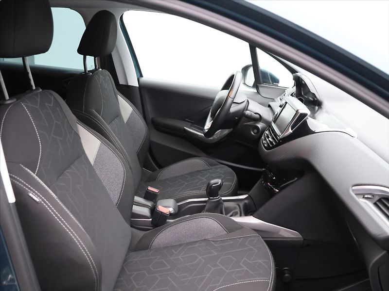 Peugeot 2008 1,2 PT 110k Active Klima CZ - fotka 12 z 28