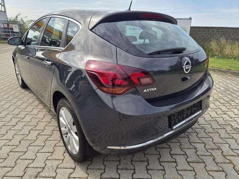 Opel Astra (2013) 1,4T COSMO - fotka 5 z 13