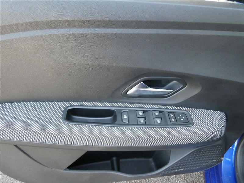 Dacia Sandero 1,0 TCe 67kW Comfort, navigace - fotka 32 z 38