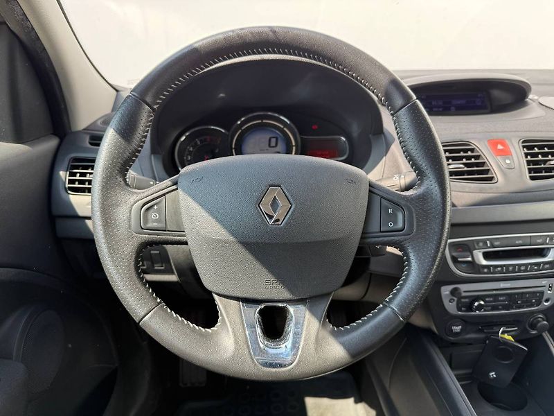 Renault Fluence (2015) 1.6 16V 82 kW Limited - fotka 10 z 20