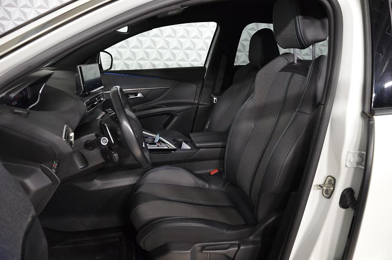 Peugeot 5008 (2023) - fotka 10 z 22
