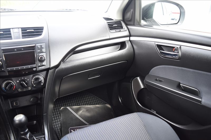 Suzuki Swift 1,2 i 69KW 4X4 ALU KLIMA - fotka 29 z 46