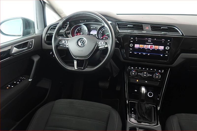 Volkswagen Touran (2022) 1.5 TSI - fotka 7 z 21