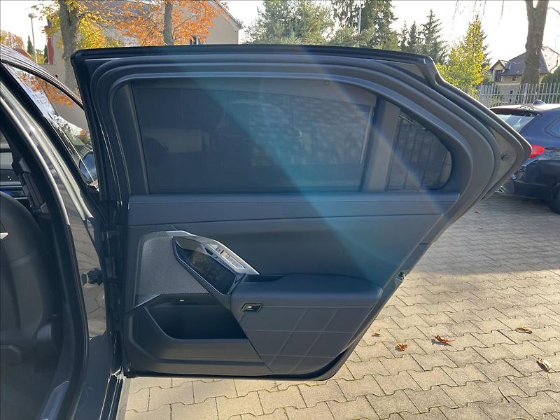 BMW Řada 7 750e Msport Pro xDrive - fotka 38 z 43