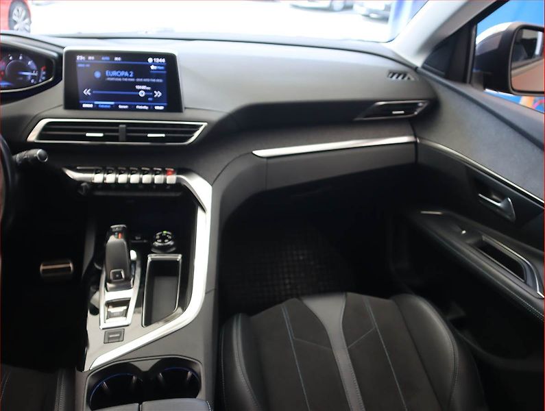 Peugeot 3008 (2020) Active 1.5 BlueHDi, Automat - fotka 8 z 22