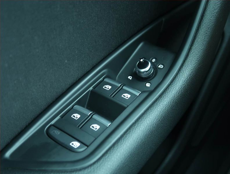 Audi A4 (2016) Ambition 2.0 TDI, Automat - fotka 16 z 19