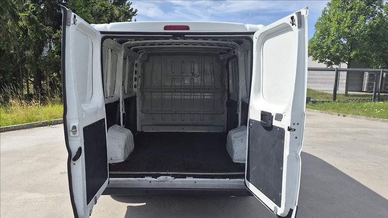 Peugeot Boxer 2,2 HDi 81 Kw L1H1 klima - fotka 21 z 21